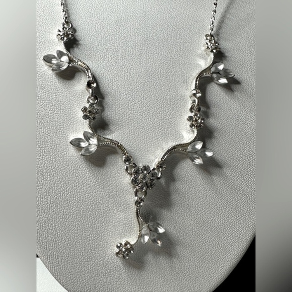 Sparkly Floral Rhinestone Frost Chain Silver Tone Fashion Necklace 1452